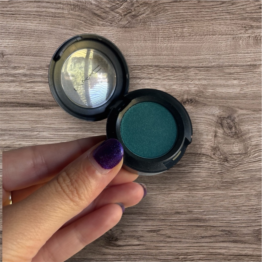 MAC GREEN ROOM Eyeshadow